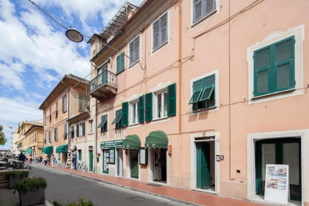 Beatrice Nel Centro Di Levanto Exterior foto