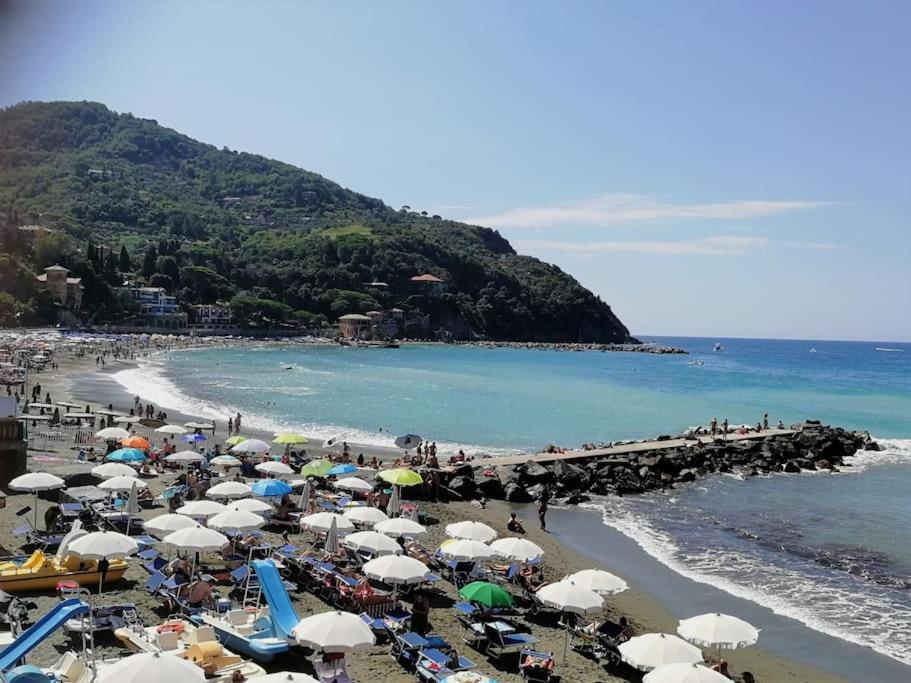 Beatrice Nel Centro Di Levanto Exterior foto
